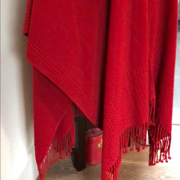 Gorgeous Red Shawl - Picture 5 of 8